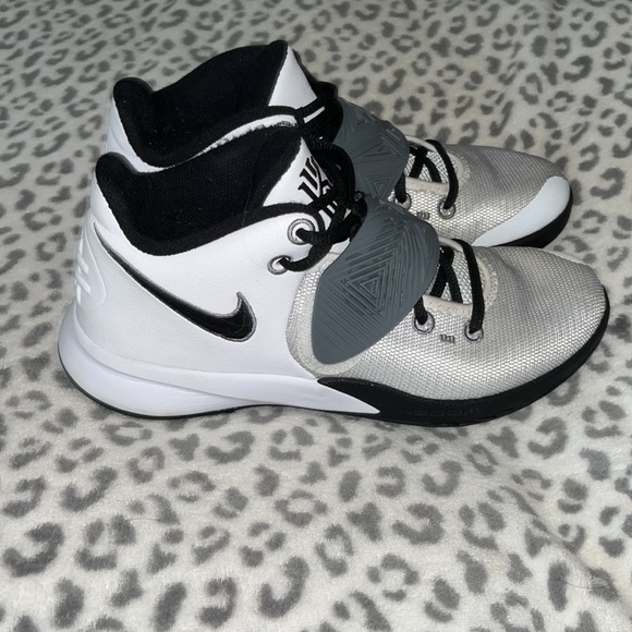 shoes - Picture 2 of 4